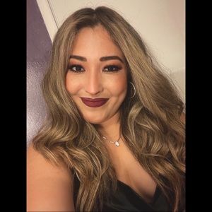 Meet your Posher, Yanira